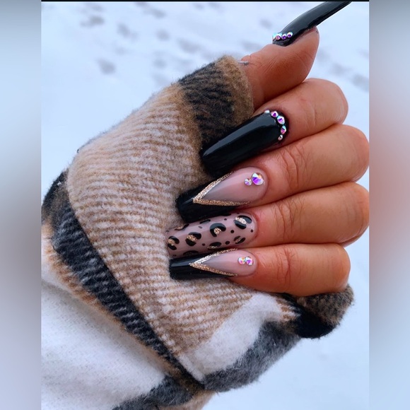 Meet your Posher, LeAnn - Picture 2 of 7